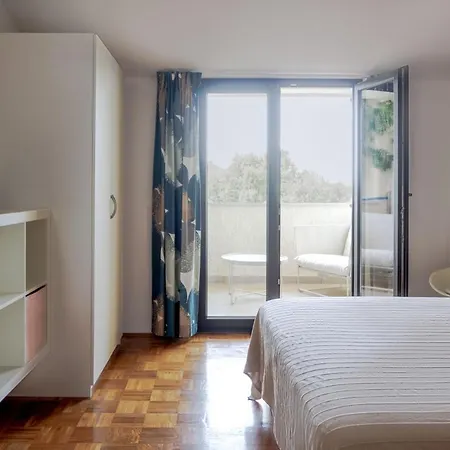 ゲストハウス Mofardin ロヴィニ