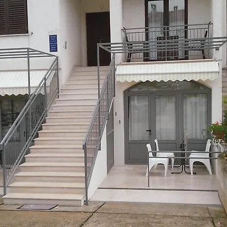 Mofardin ゲストハウス 3*